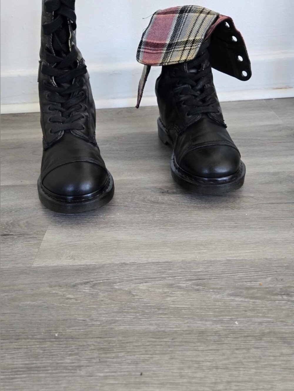 Dr. Martens Black Leather Lace-Up Combat Boots Triumph SZ 9 - Picture 2 of 8